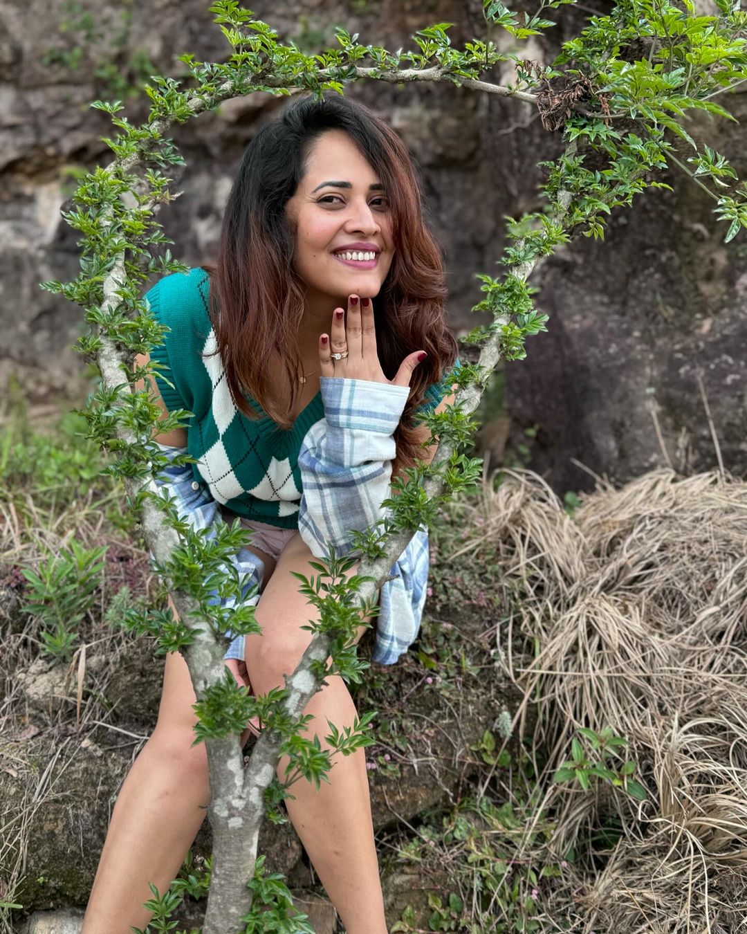 SOUTH INDIAN ACTRESS ANASUYA BHARADWAJ FUN ENJOY OUTING PICS 2